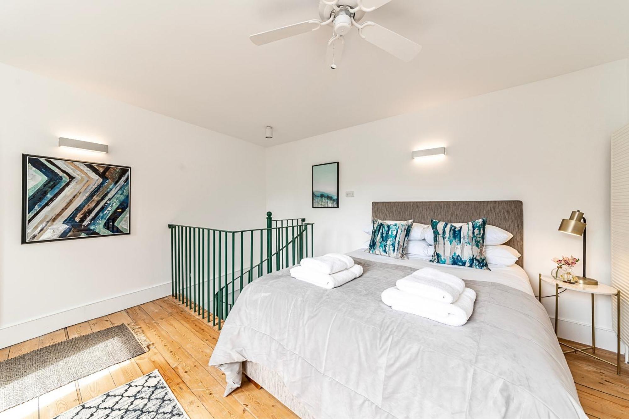 The Secret Kensington Garden Mews-2 Bedroom Full House-2 Train Lines- Spacious-Kings Road- Harrods -Chelsea Stadium-Private Small Patio London Ngoại thất bức ảnh