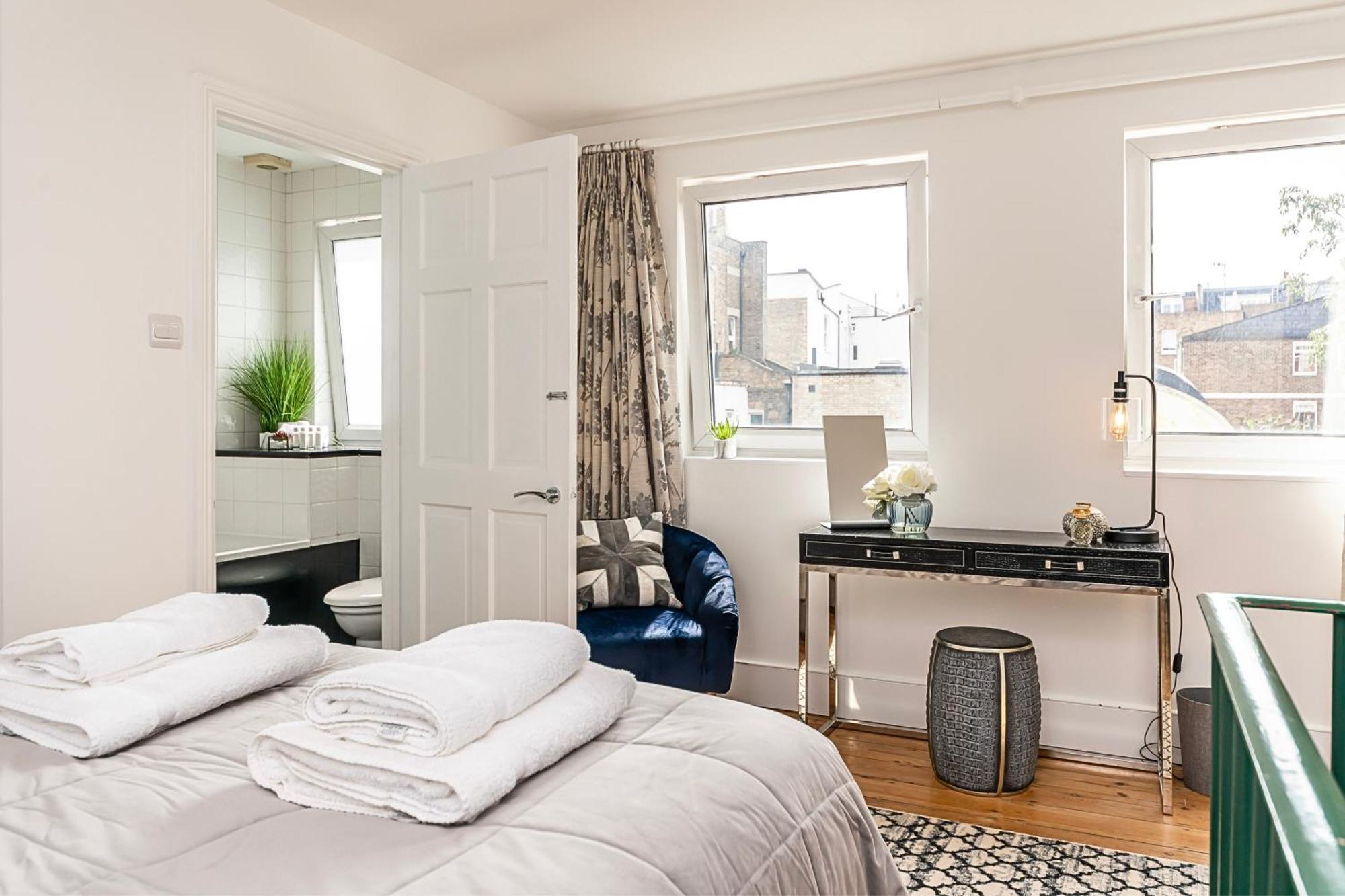 The Secret Kensington Garden Mews-2 Bedroom Full House-2 Train Lines- Spacious-Kings Road- Harrods -Chelsea Stadium-Private Small Patio London Ngoại thất bức ảnh