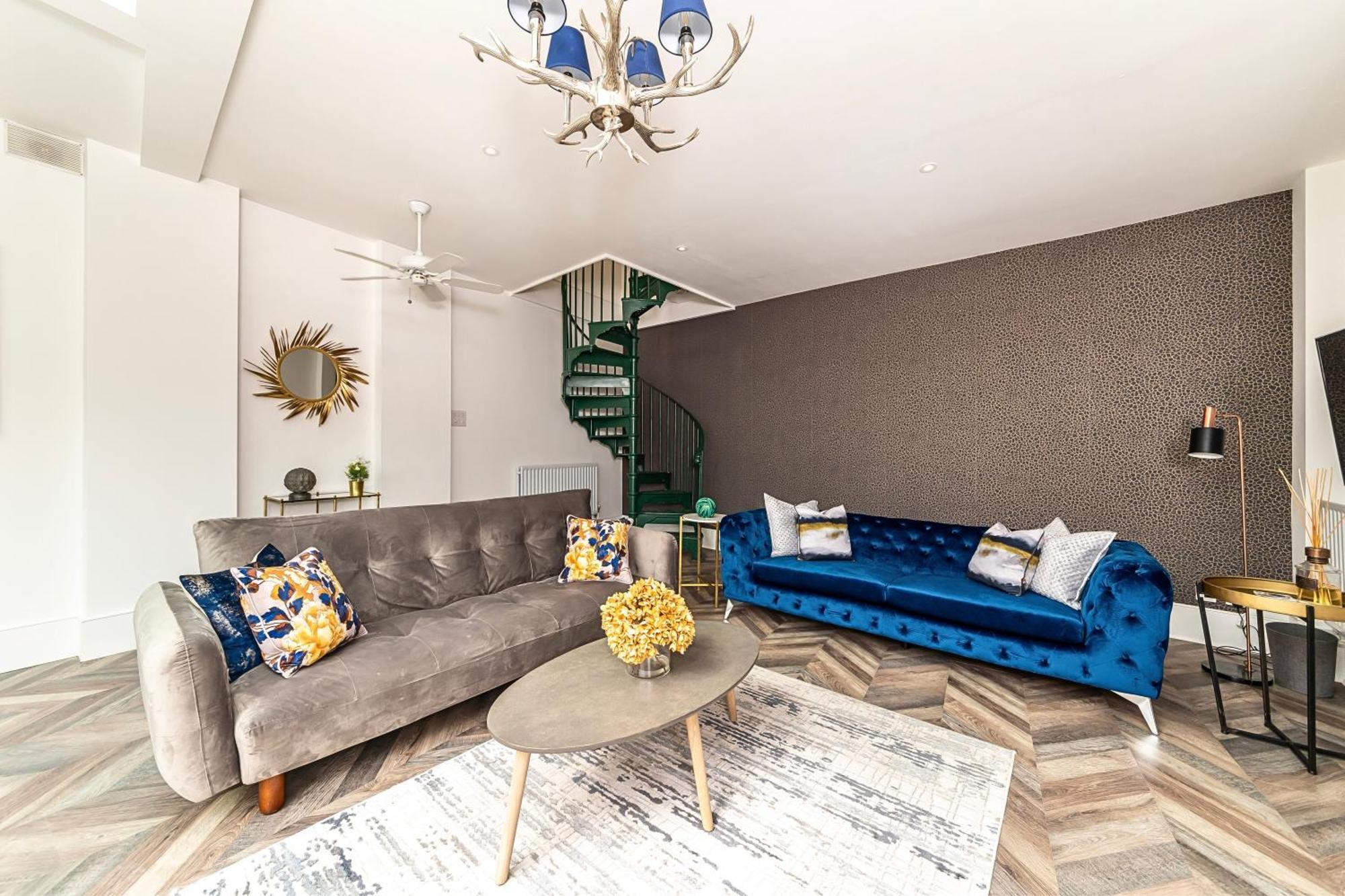 The Secret Kensington Garden Mews-2 Bedroom Full House-2 Train Lines- Spacious-Kings Road- Harrods -Chelsea Stadium-Private Small Patio London Ngoại thất bức ảnh