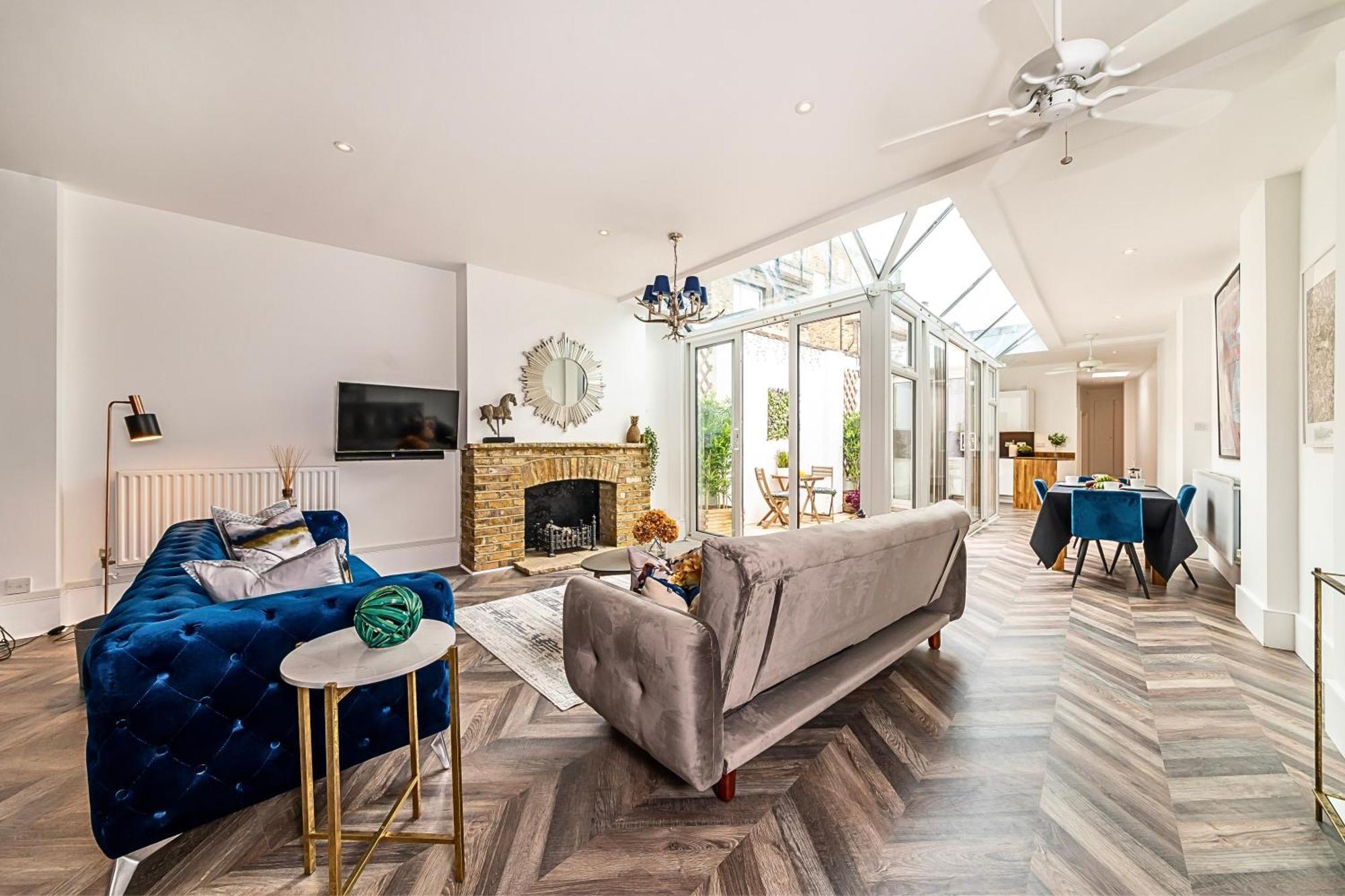 The Secret Kensington Garden Mews-2 Bedroom Full House-2 Train Lines- Spacious-Kings Road- Harrods -Chelsea Stadium-Private Small Patio London Ngoại thất bức ảnh