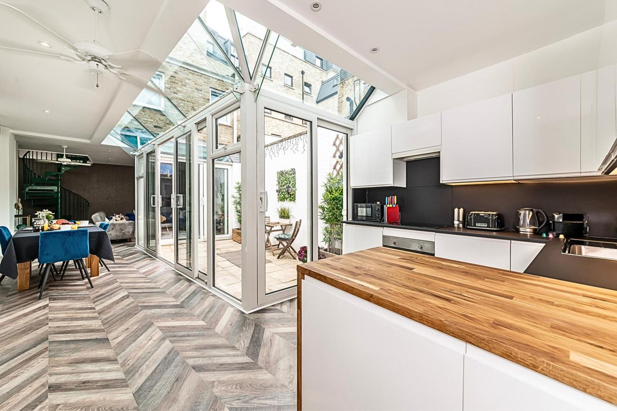 The Secret Kensington Garden Mews-2 Bedroom Full House-2 Train Lines- Spacious-Kings Road- Harrods -Chelsea Stadium-Private Small Patio London Ngoại thất bức ảnh