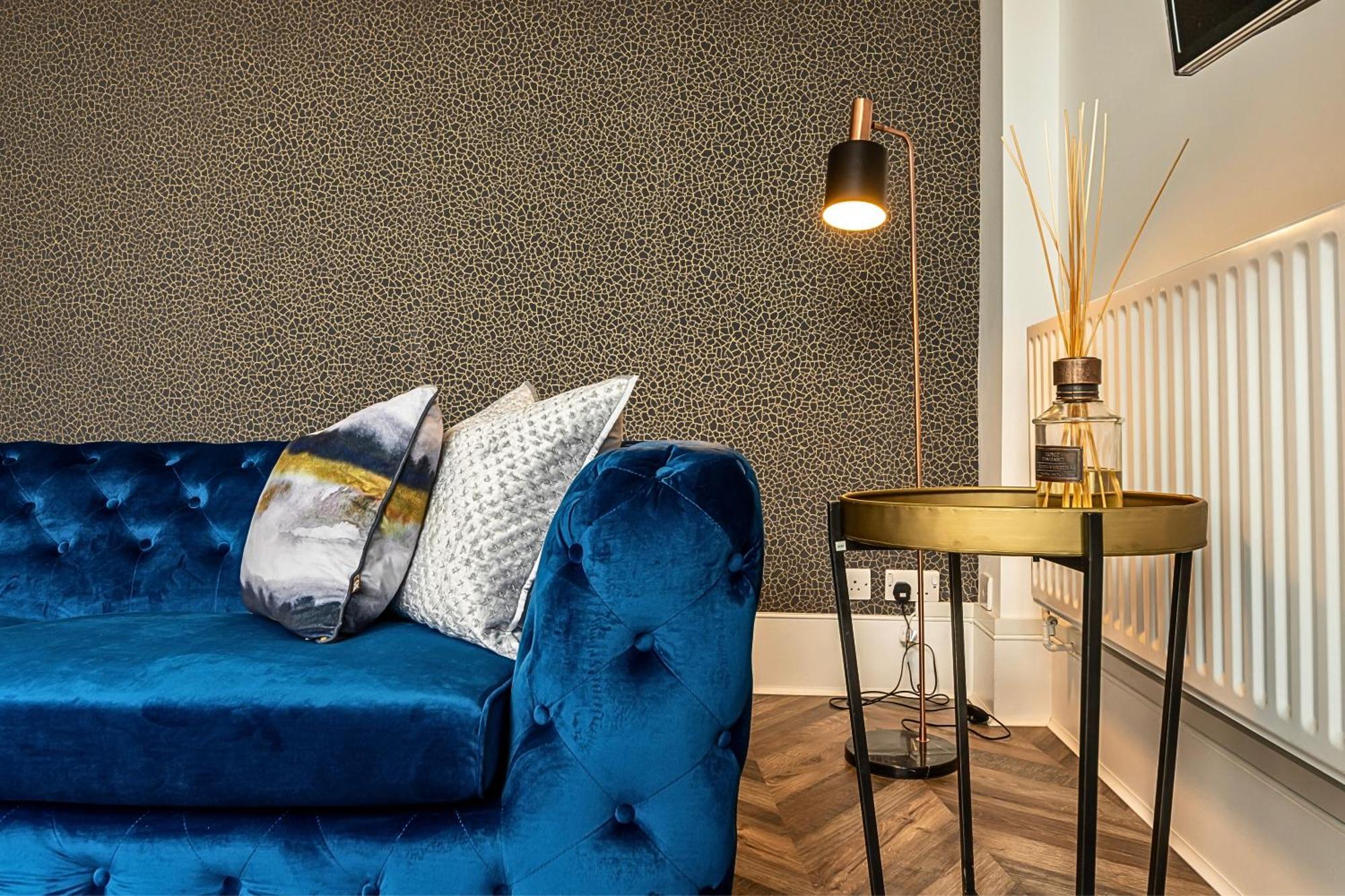 The Secret Kensington Garden Mews-2 Bedroom Full House-2 Train Lines- Spacious-Kings Road- Harrods -Chelsea Stadium-Private Small Patio London Ngoại thất bức ảnh