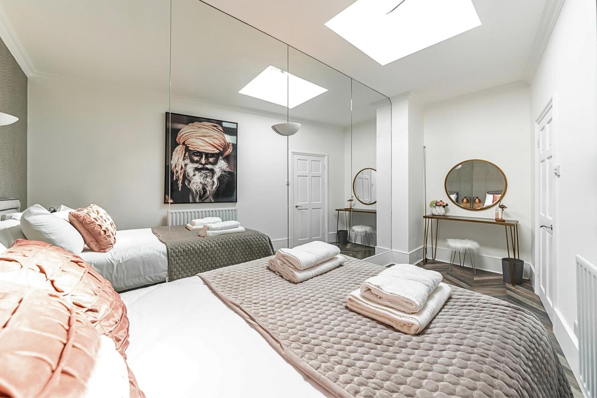 The Secret Kensington Garden Mews-2 Bedroom Full House-2 Train Lines- Spacious-Kings Road- Harrods -Chelsea Stadium-Private Small Patio London Ngoại thất bức ảnh
