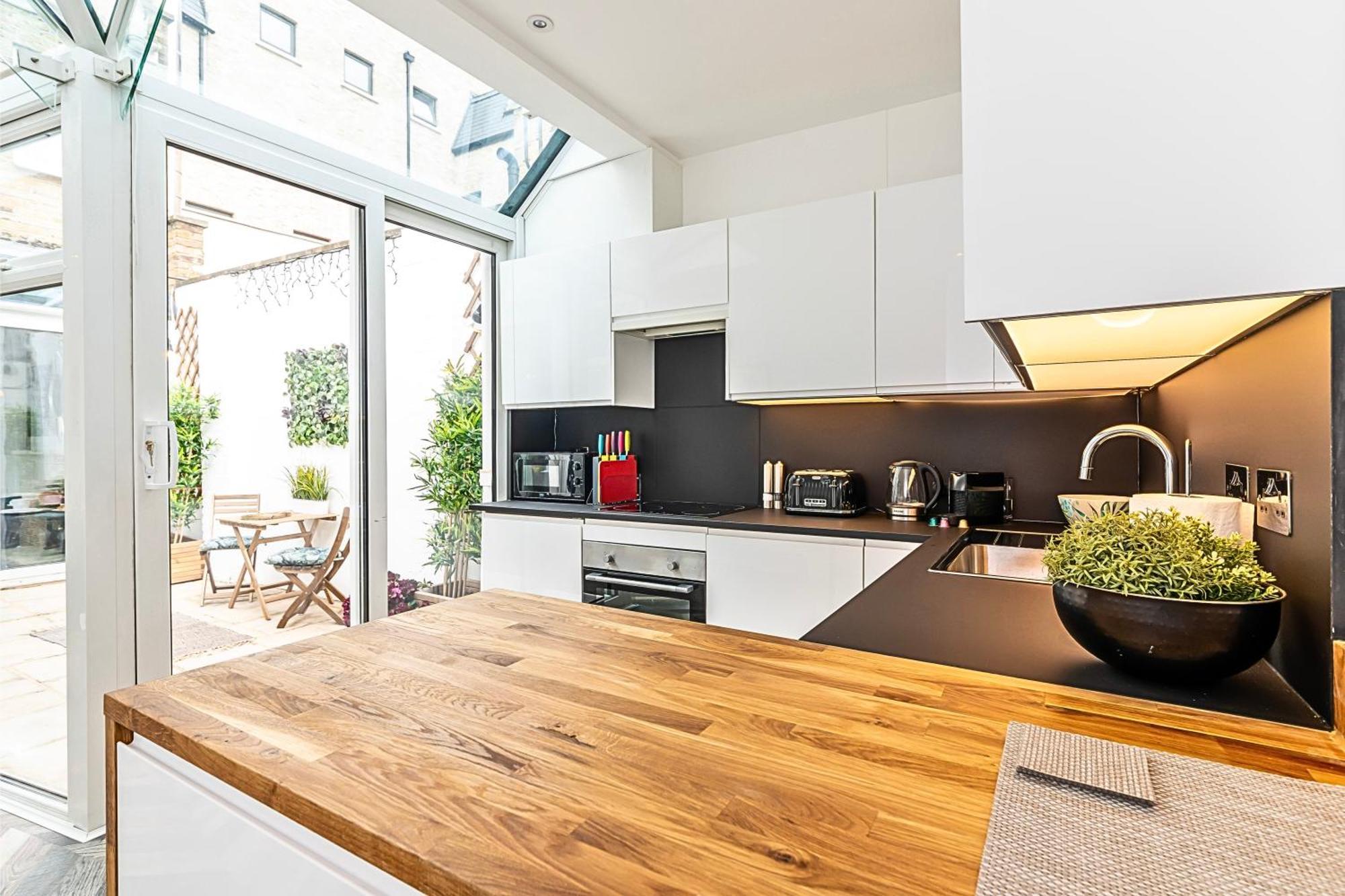 The Secret Kensington Garden Mews-2 Bedroom Full House-2 Train Lines- Spacious-Kings Road- Harrods -Chelsea Stadium-Private Small Patio London Ngoại thất bức ảnh