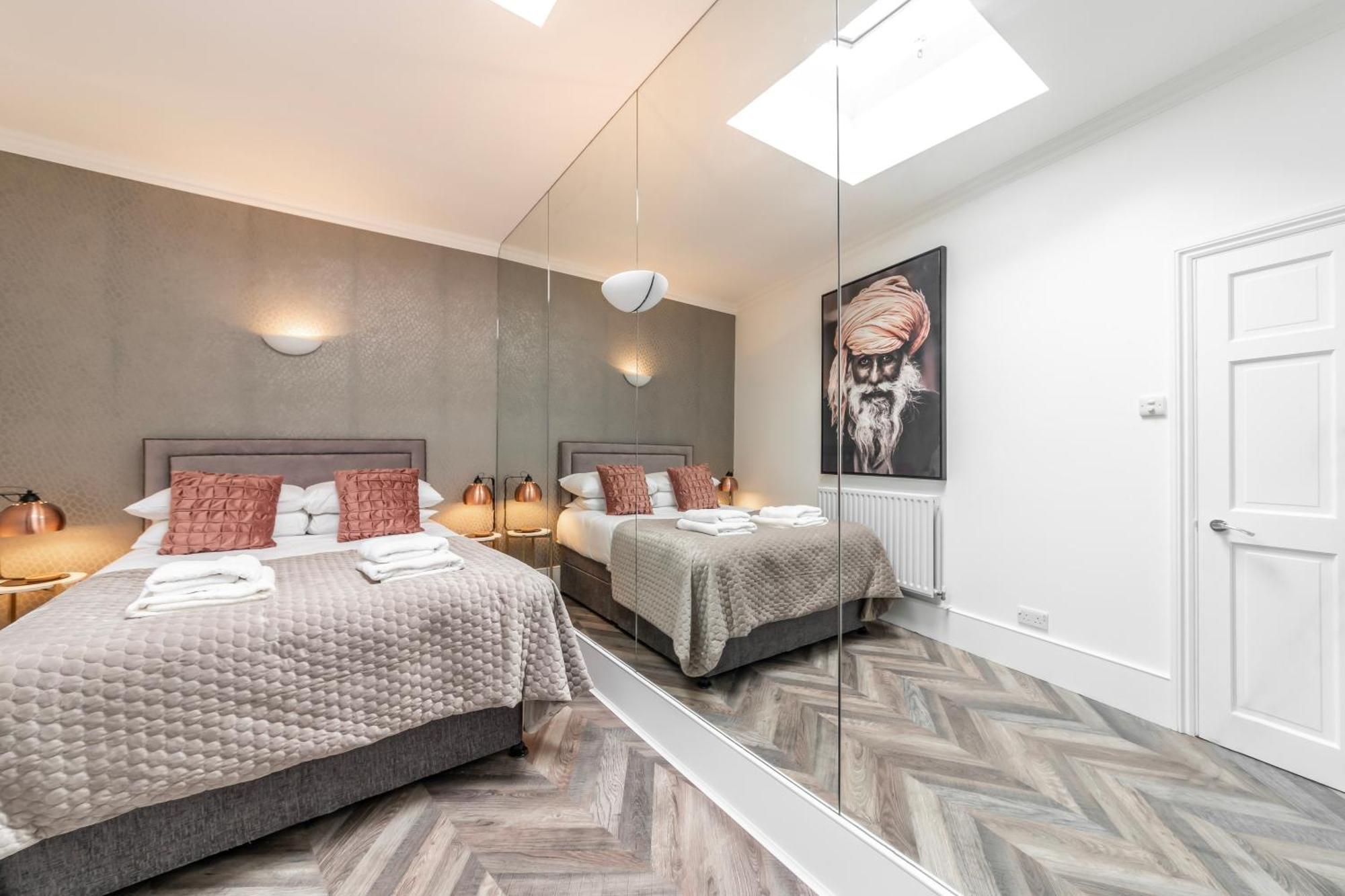 The Secret Kensington Garden Mews-2 Bedroom Full House-2 Train Lines- Spacious-Kings Road- Harrods -Chelsea Stadium-Private Small Patio London Ngoại thất bức ảnh